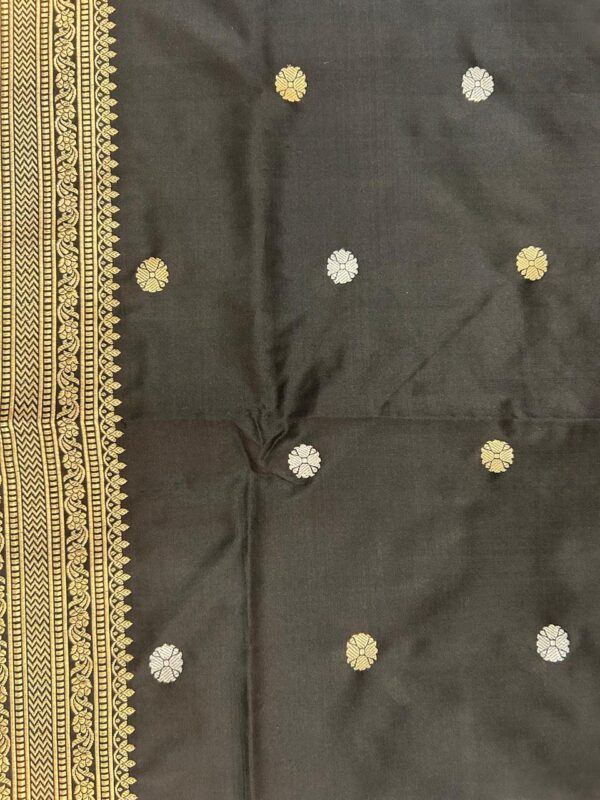 Black Kadhwa Saree - Image 5